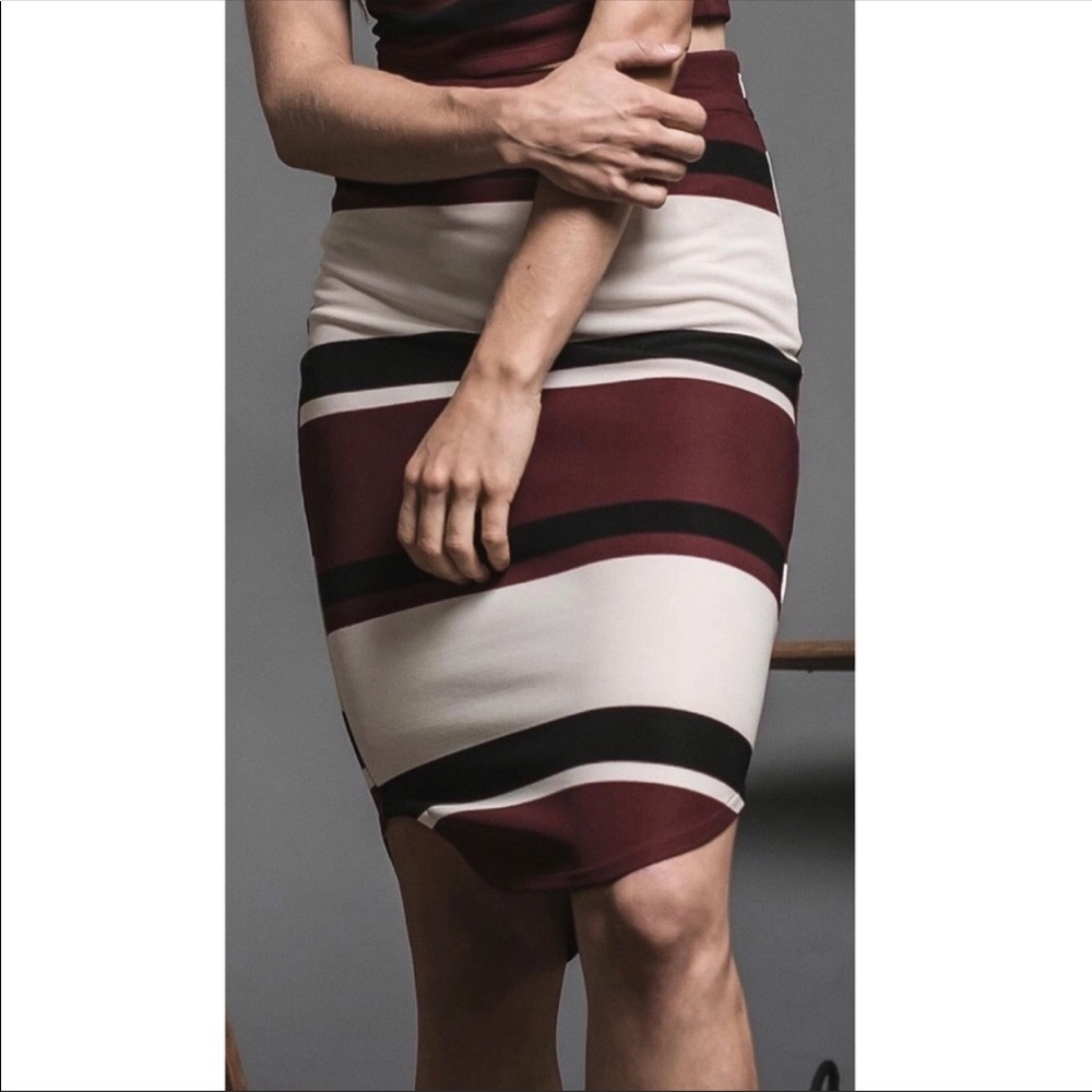 JOA Los Angeles Striped Bodycon dolphin hem skirt new with tags small - Picture 2 of 8